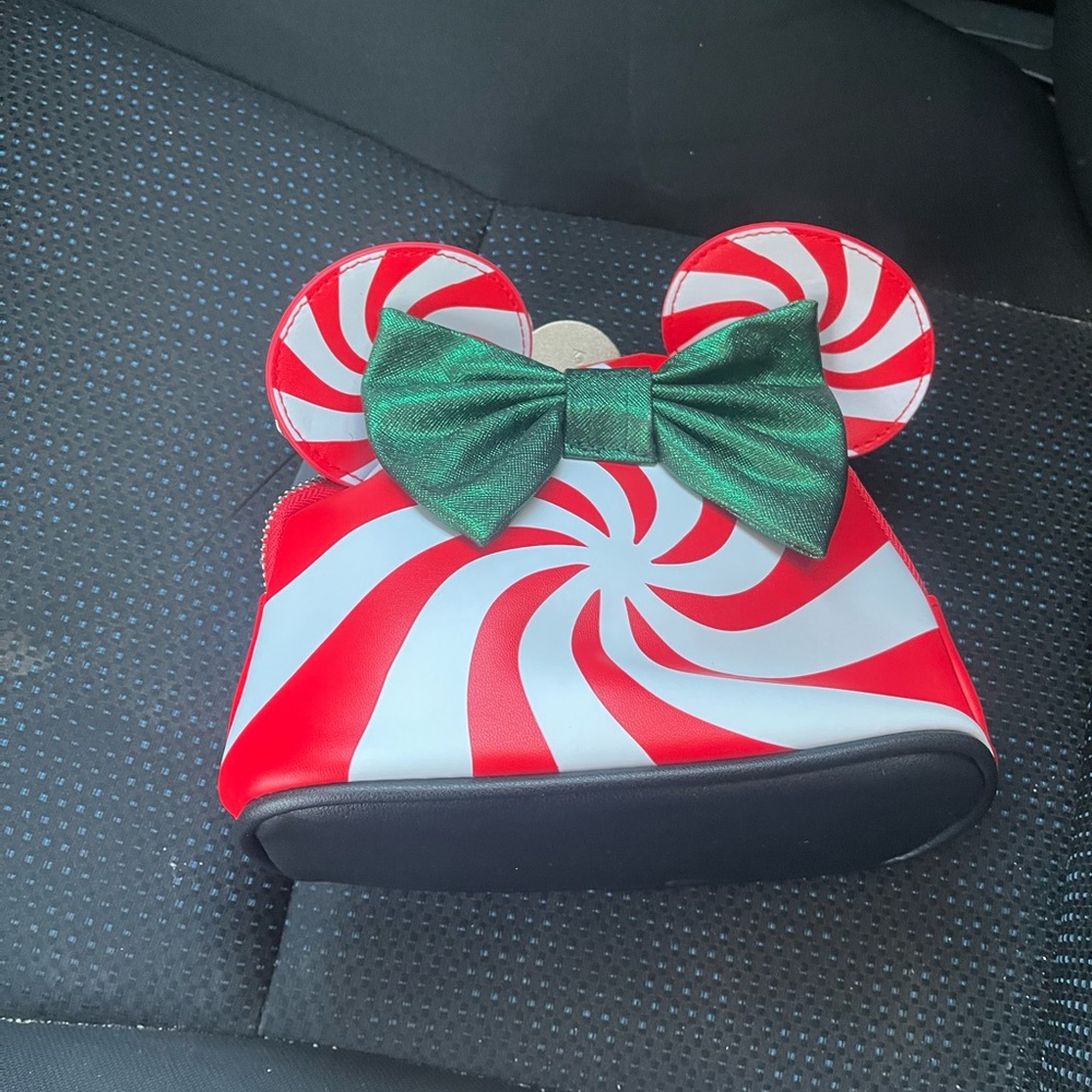 Bioworld Disney Minnie Mouse Peppermint Candy crossbody NWT